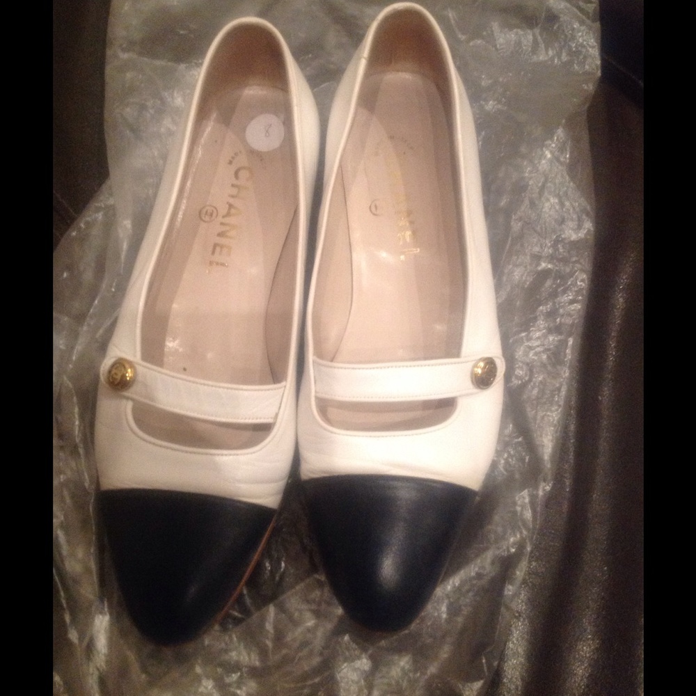 Classic Chanel flats sz8